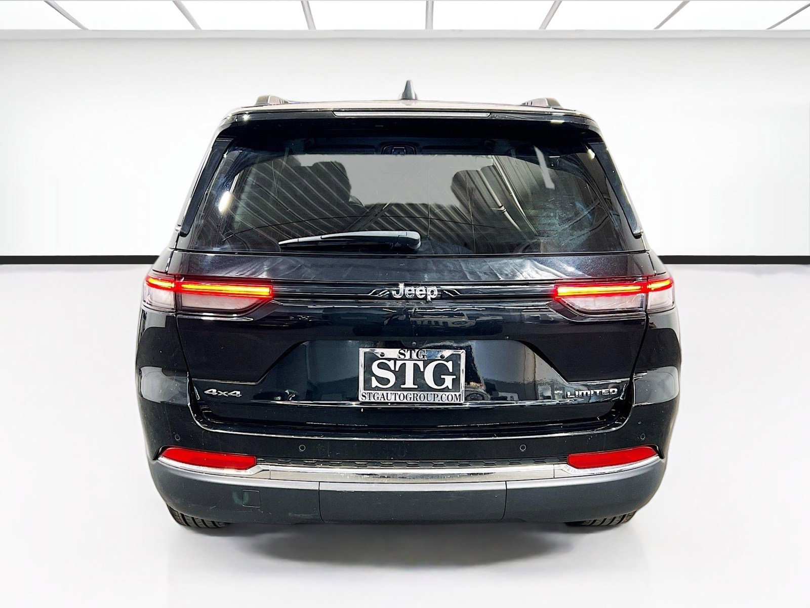 Used 2024 Jeep Grand Cherokee Limited AWD/4WD image 5