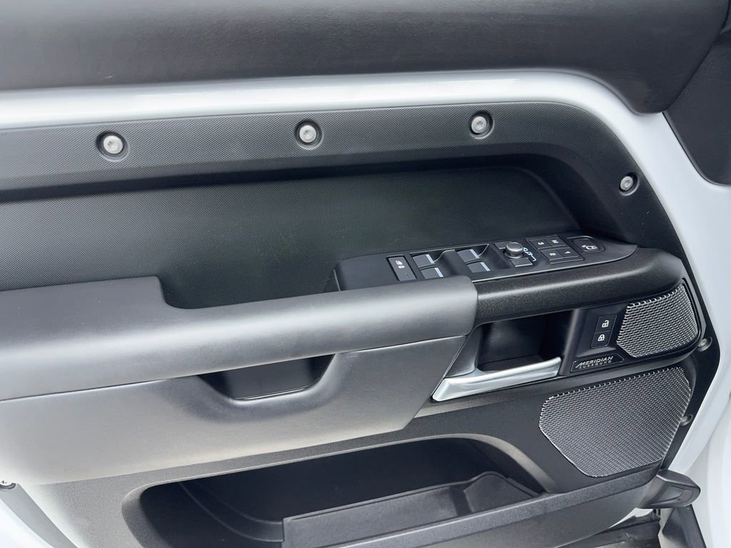 Used 2023 Land Rover Defender 110 V8 image 39