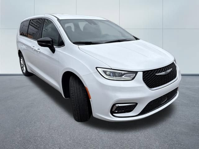 New 2026 Chrysler Pacifica Select image 5