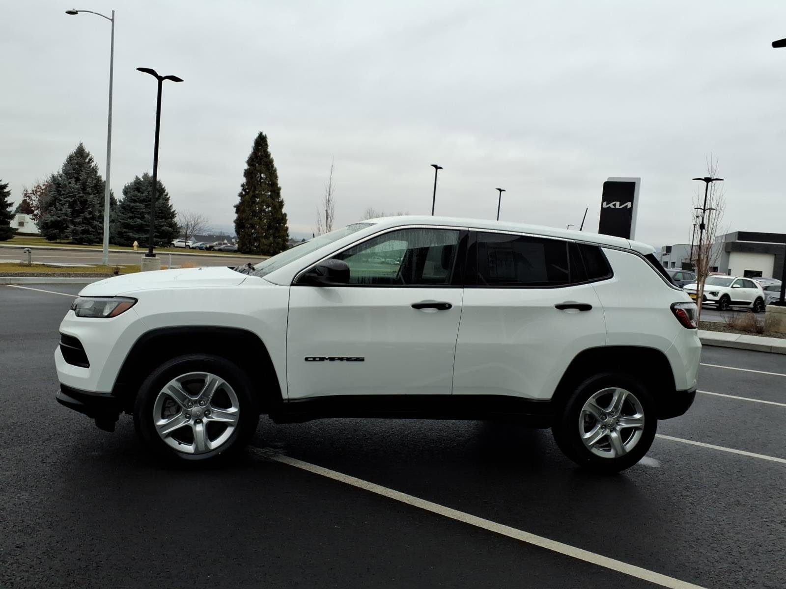 Used 2023 Jeep Compass Sport image 5
