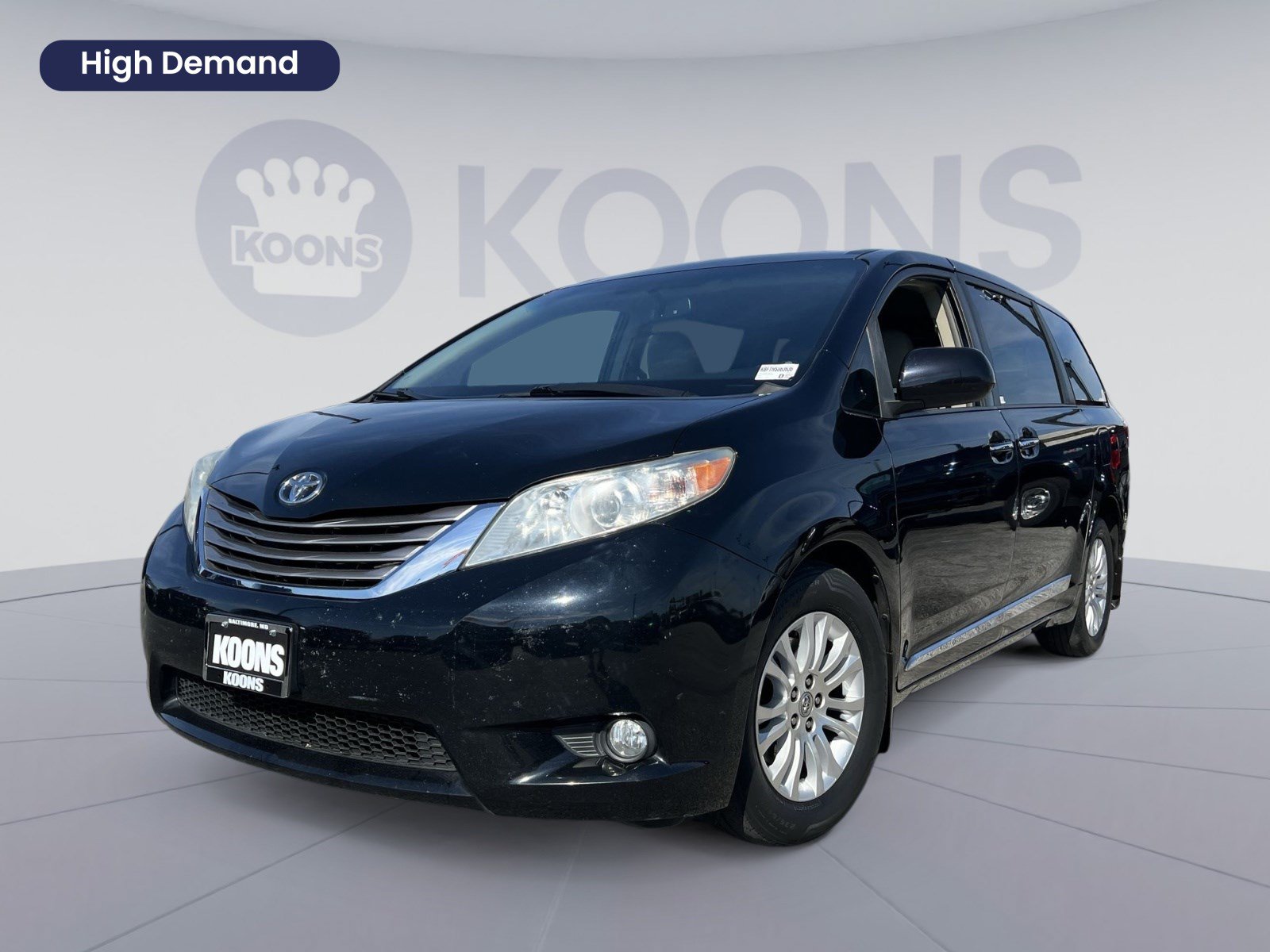 Used 2017 Toyota Sienna XLE w/ XLE Navigation Package