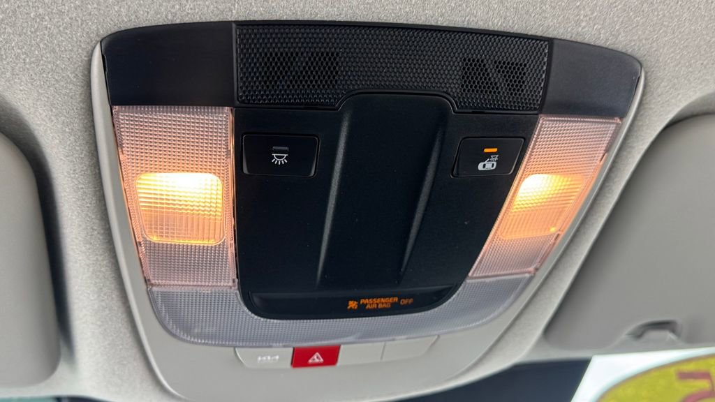 Used 2025 Kia Niro EX FWD image 32