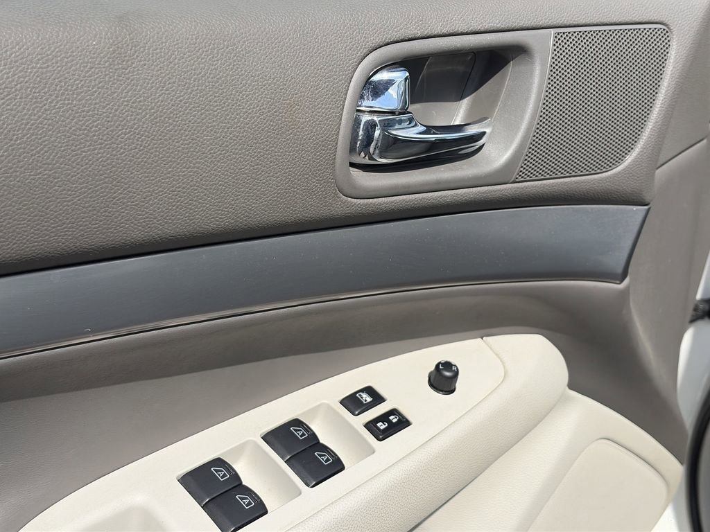 Used 2015 INFINITI Q40 w/ Moonroof Package image 17