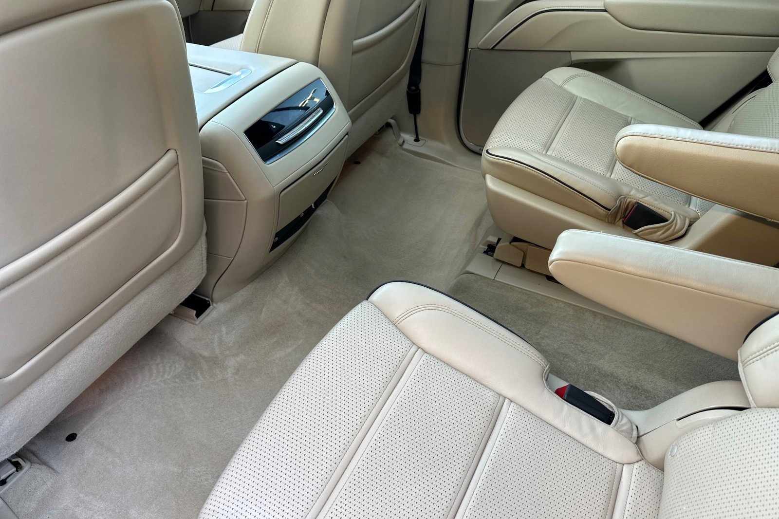 Certified 2024 Cadillac Escalade Premium Luxury image 13