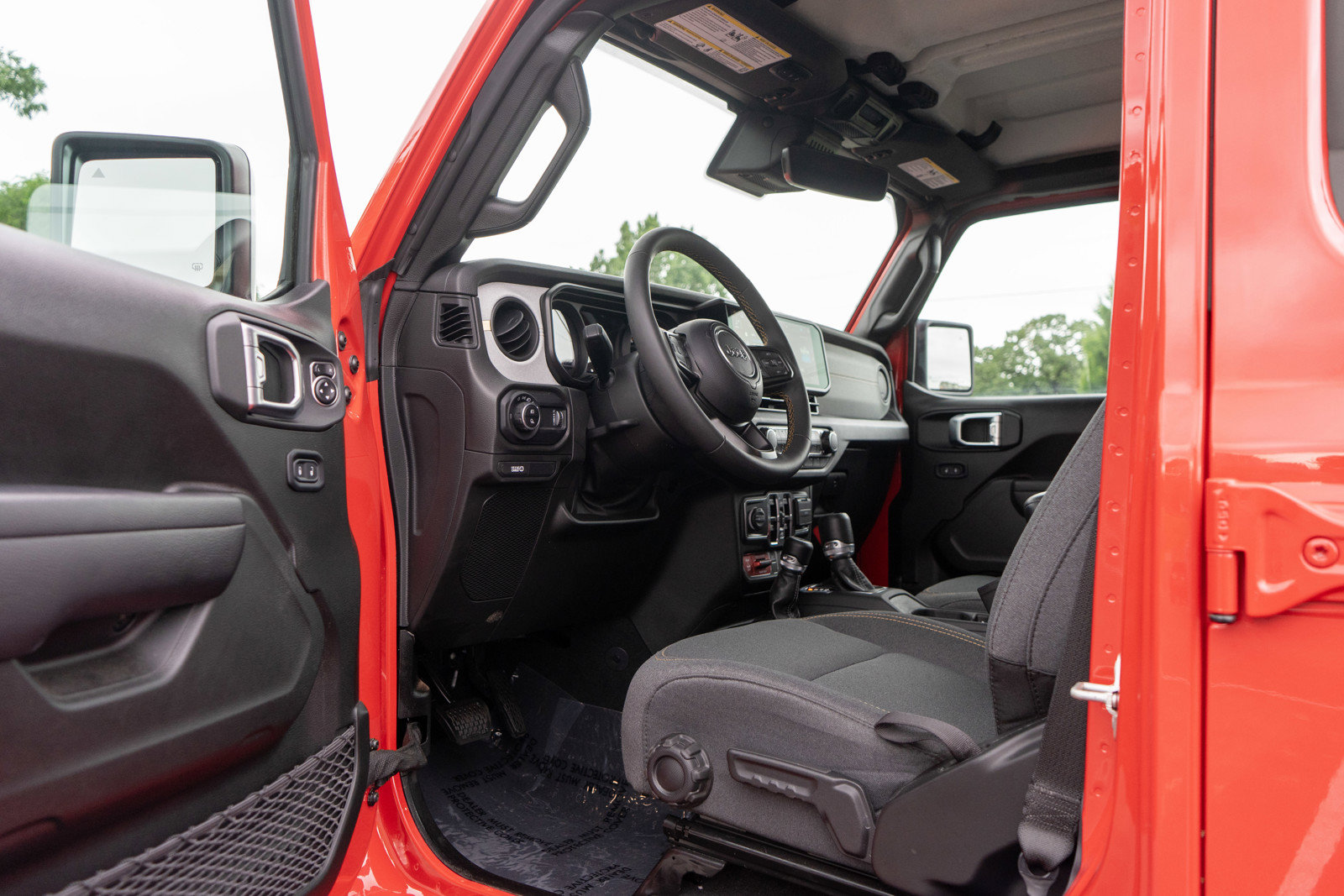 Used 2024 Jeep Gladiator Sport AWD/4WD image 13