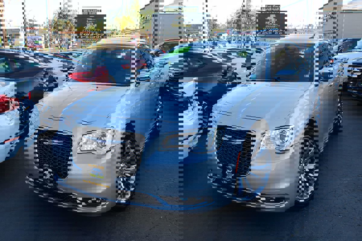 Used 2020 Chrysler 300 Limited image 35