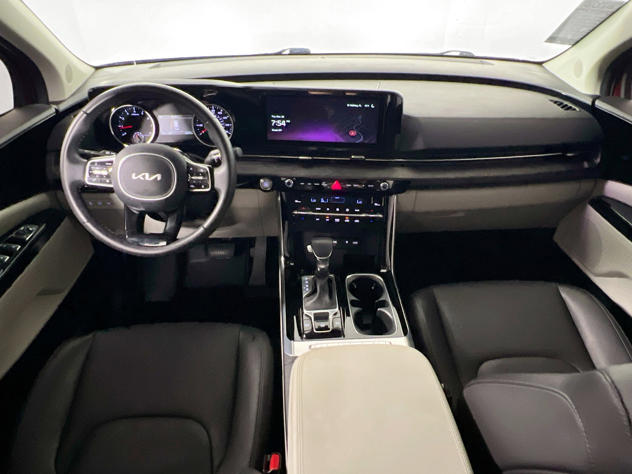 Used 2024 Kia Carnival EX image 30