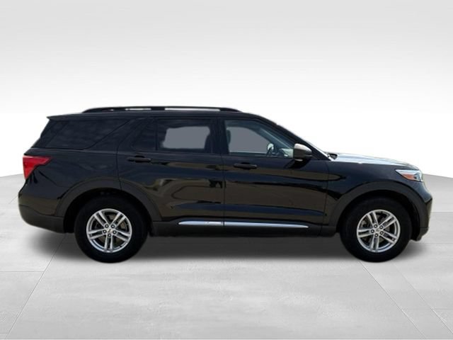Used 2022 Ford Explorer XLT w/ Equipment Group 202A AWD/4WD image 24
