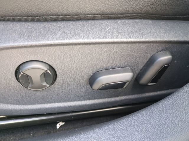 Used 2025 Volkswagen Jetta SE FWD image 21