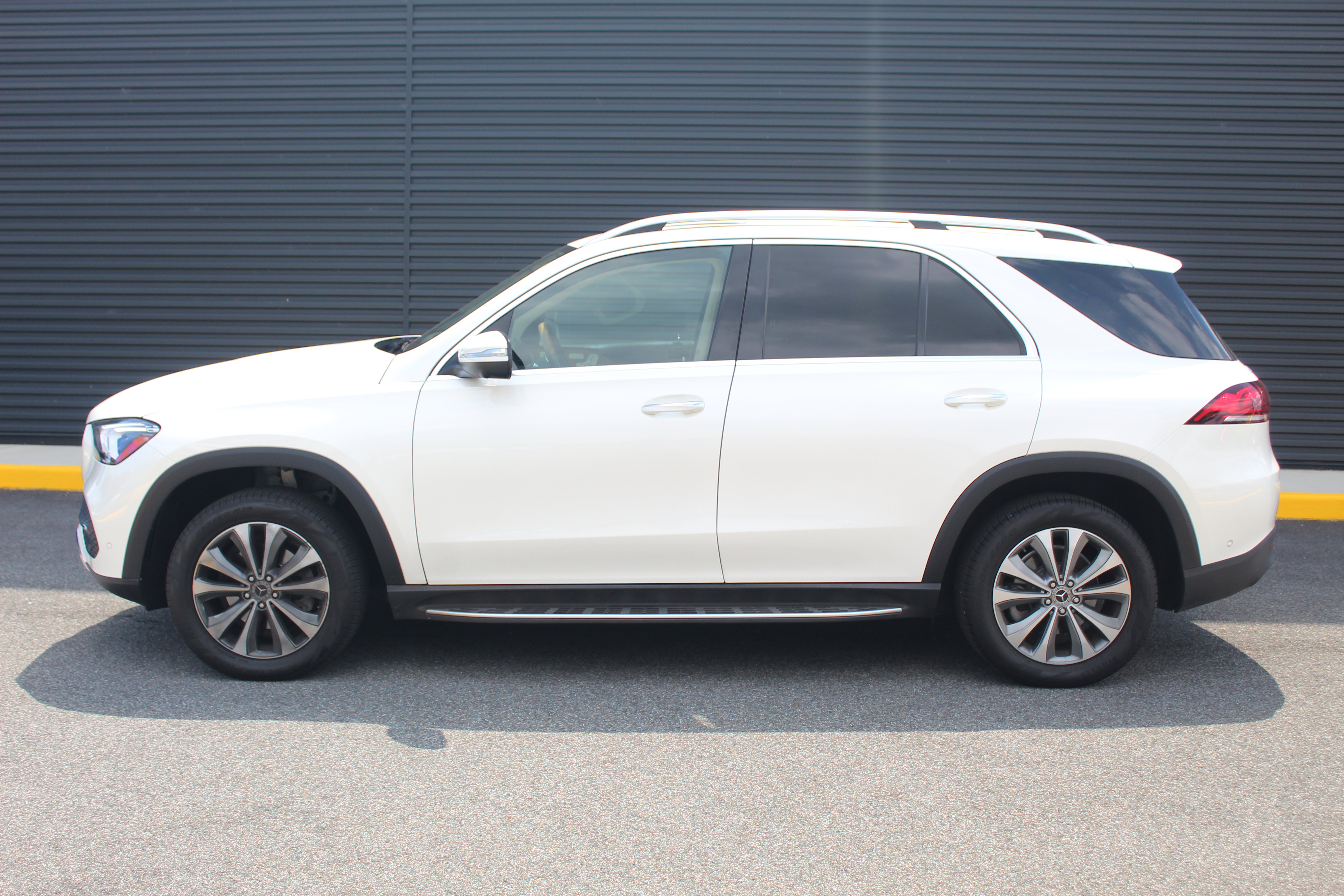 Used 2020 Mercedes-Benz GLE 350 4MATIC image 2