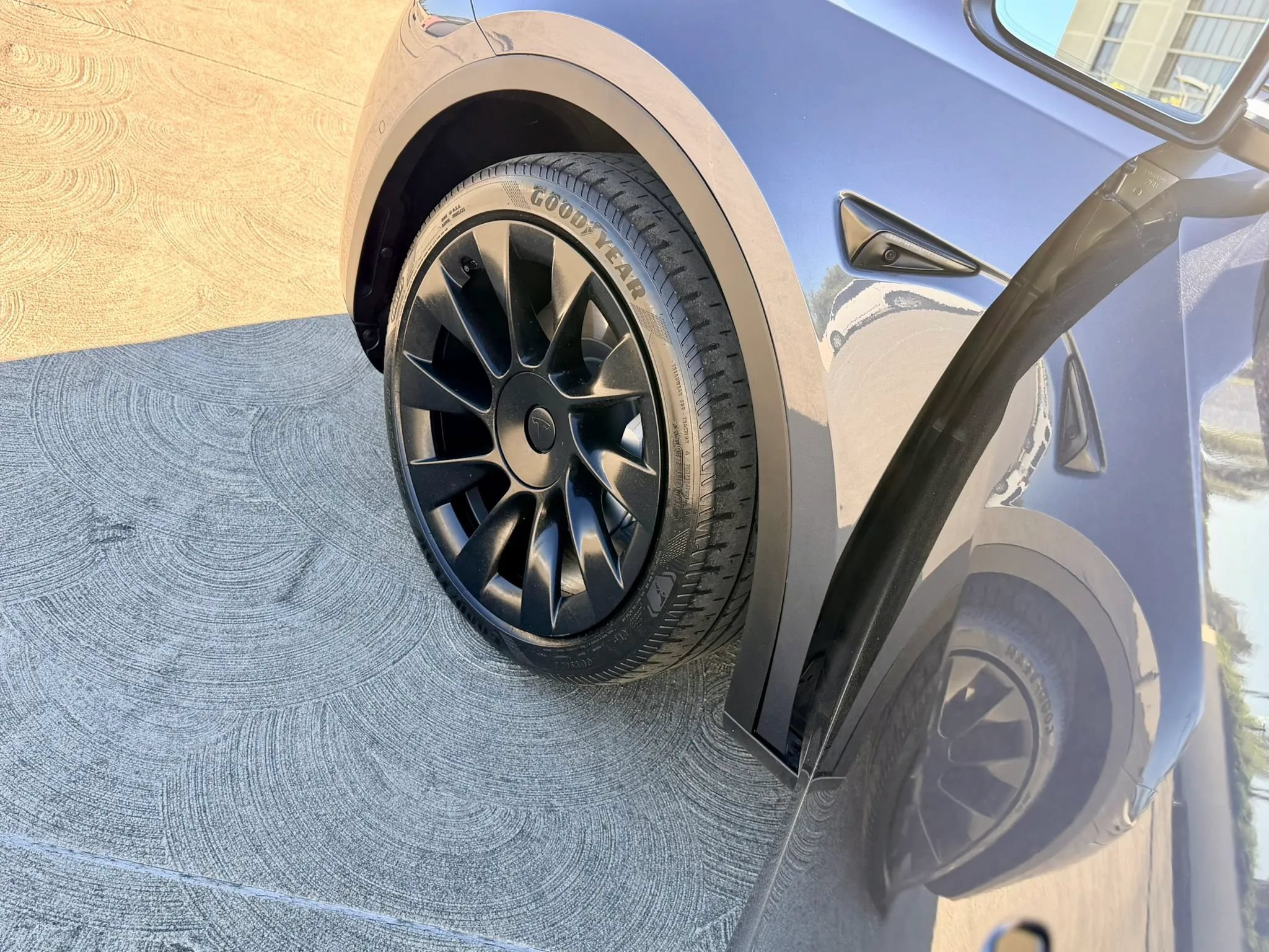 Used 2022 Tesla Model Y Long Range AWD/4WD image 28