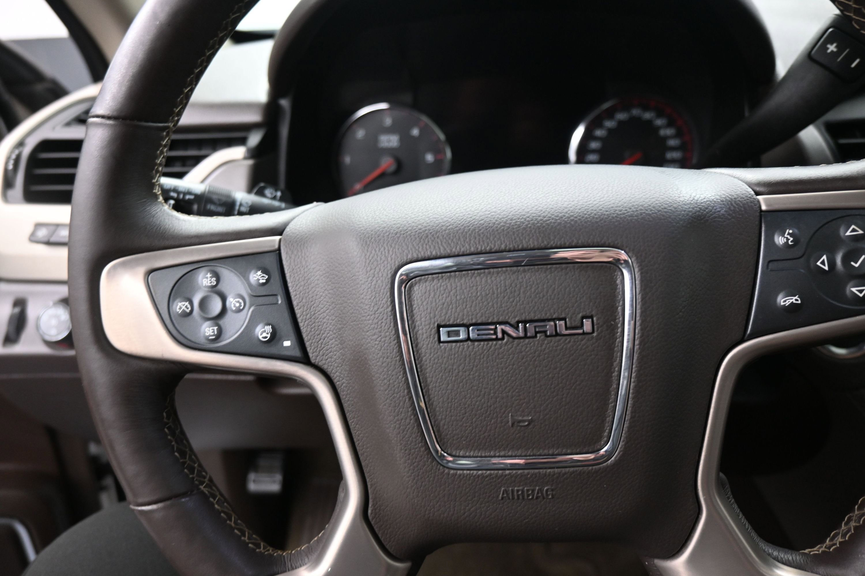 Used 2016 GMC Yukon Denali w/ Open Road Package AWD/4WD image 16