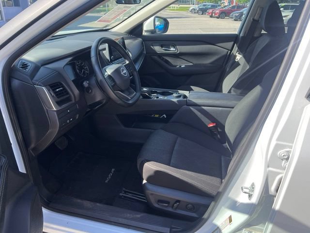 Used 2025 Nissan Rogue SV AWD/4WD image 8