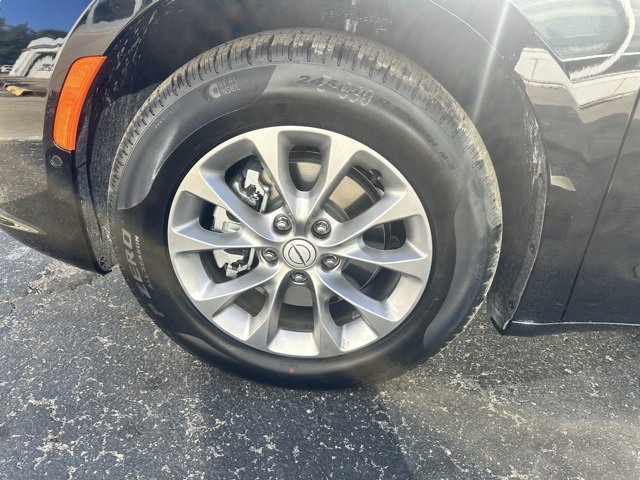 New 2026 Chrysler Pacifica Limited image 30