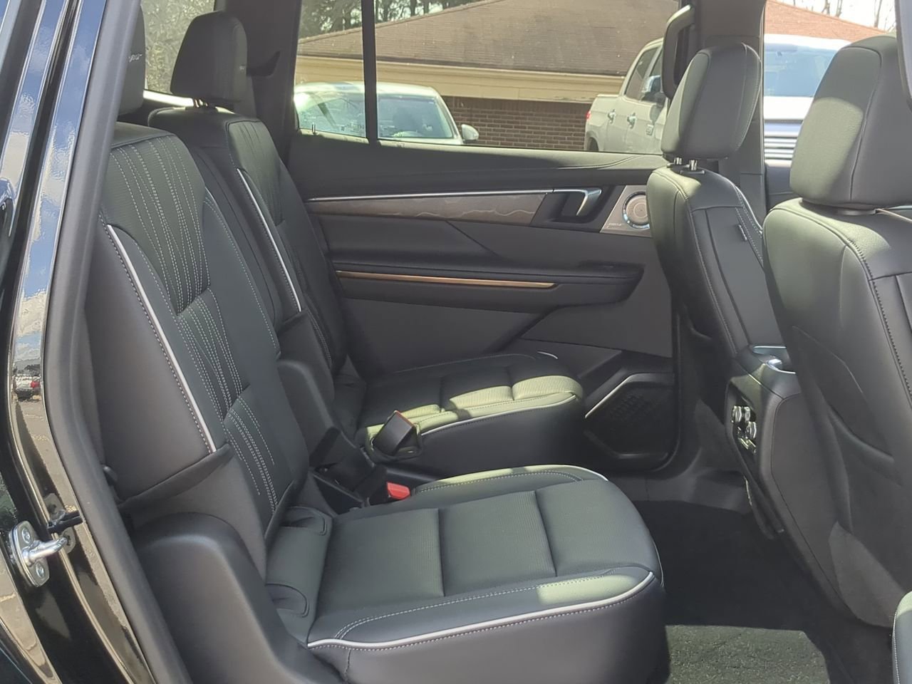 Used 2025 Buick Enclave Avenir w/ Super Cruise Package image 28