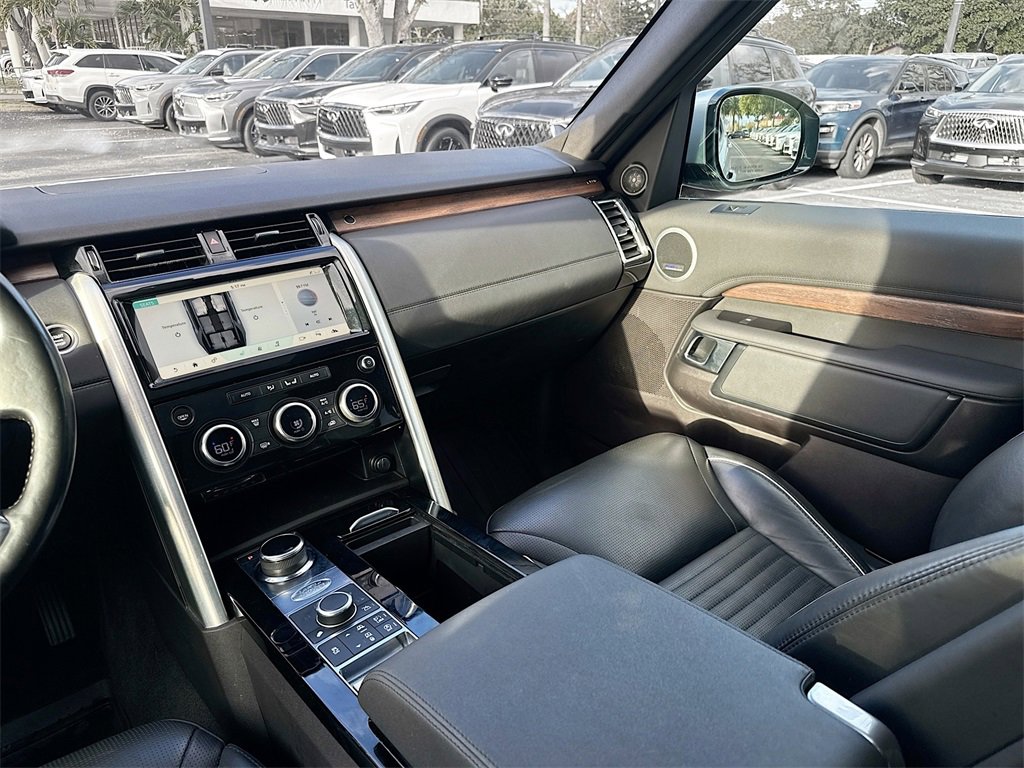 Used 2018 Land Rover Discovery HSE image 26