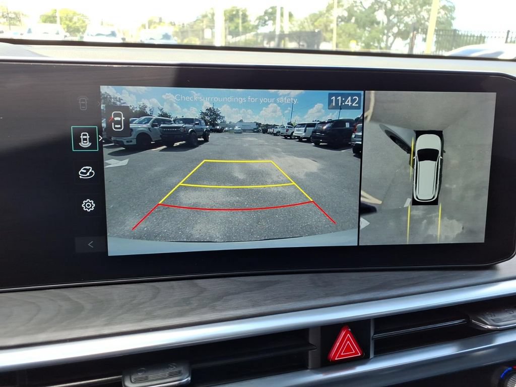 Used 2025 Kia Sorento SX AWD/4WD image 34