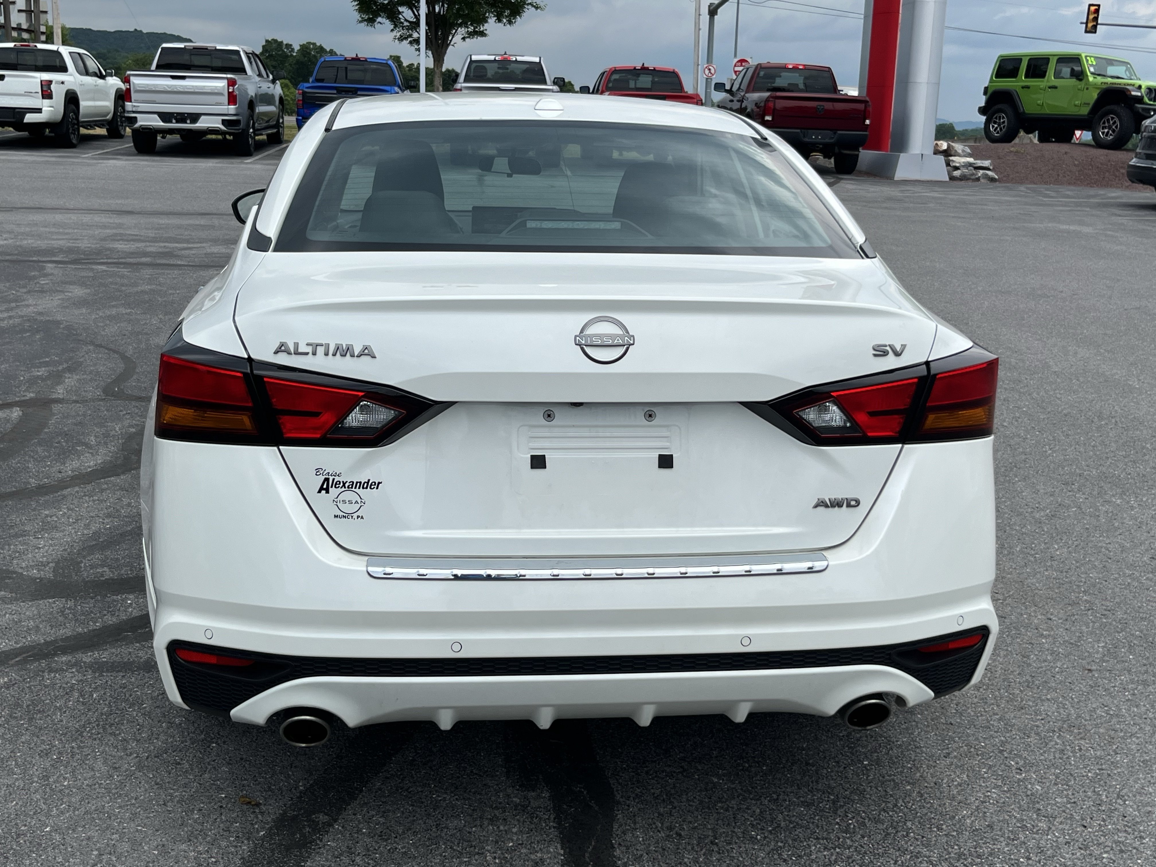 Used 2023 Nissan Altima 2.5 SV w/ SV Premium Package AWD/4WD image 7