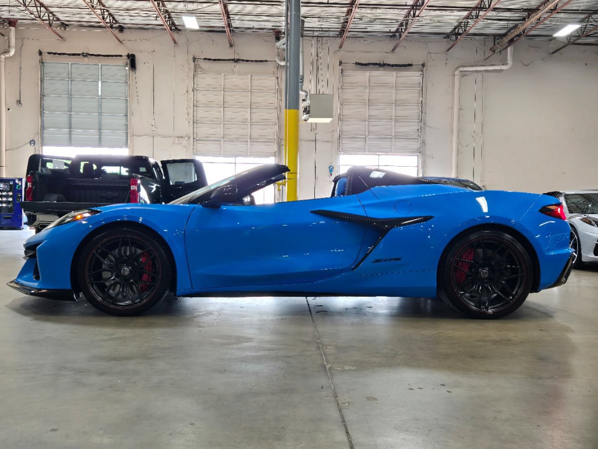 Used 2024 Chevrolet Corvette Z06 w/ Stealth Interior Trim Package RWD image 4