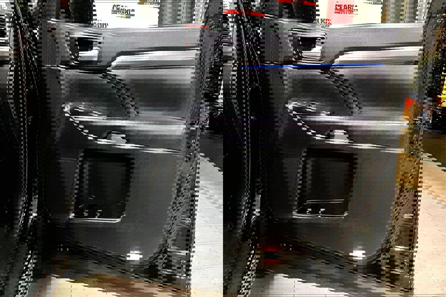 Used 2019 Toyota Highlander SE image 23