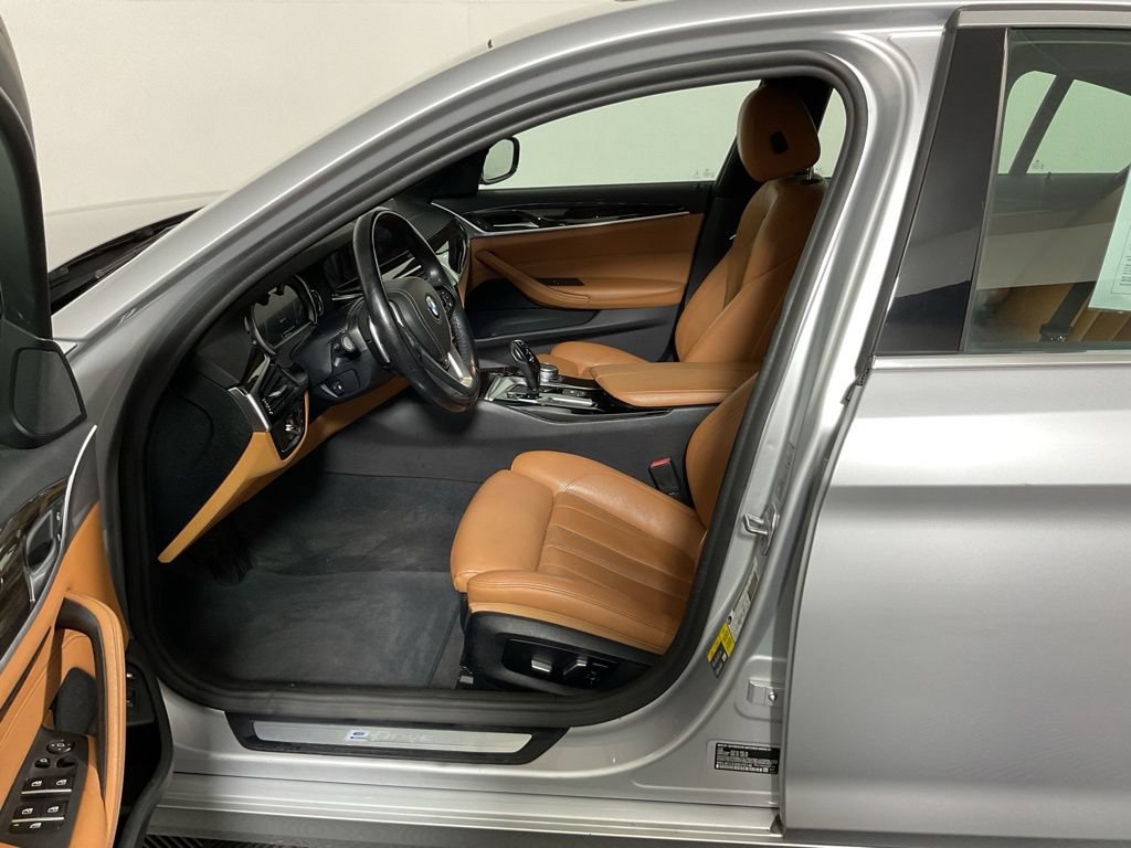 Used 2019 BMW 530e xDrive w/ Convenience Package AWD/4WD image 22