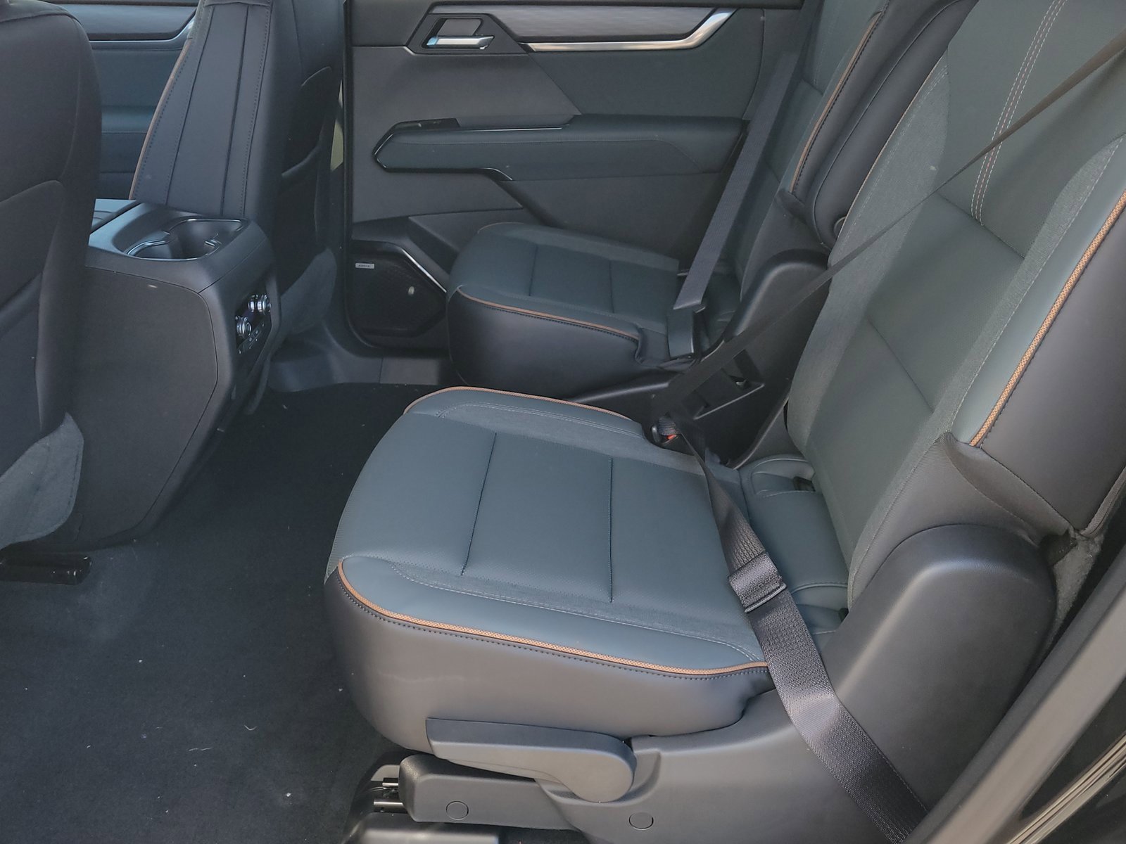 New 2026 GMC Acadia AT4 w/ Luxury Package image 7