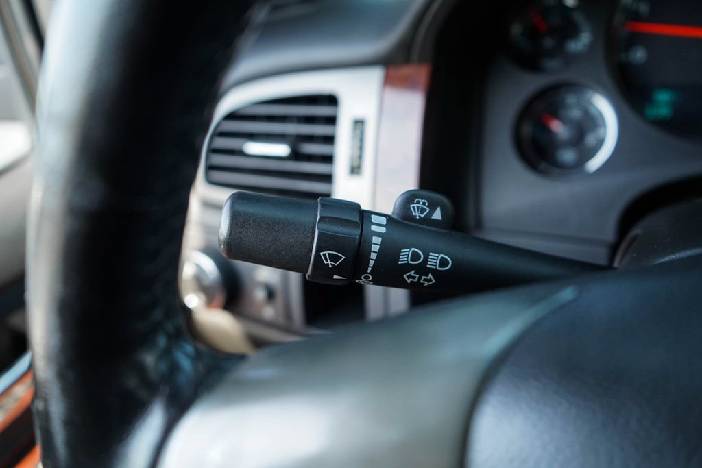 Used 2013 Chevrolet Avalanche LTZ RWD image 33