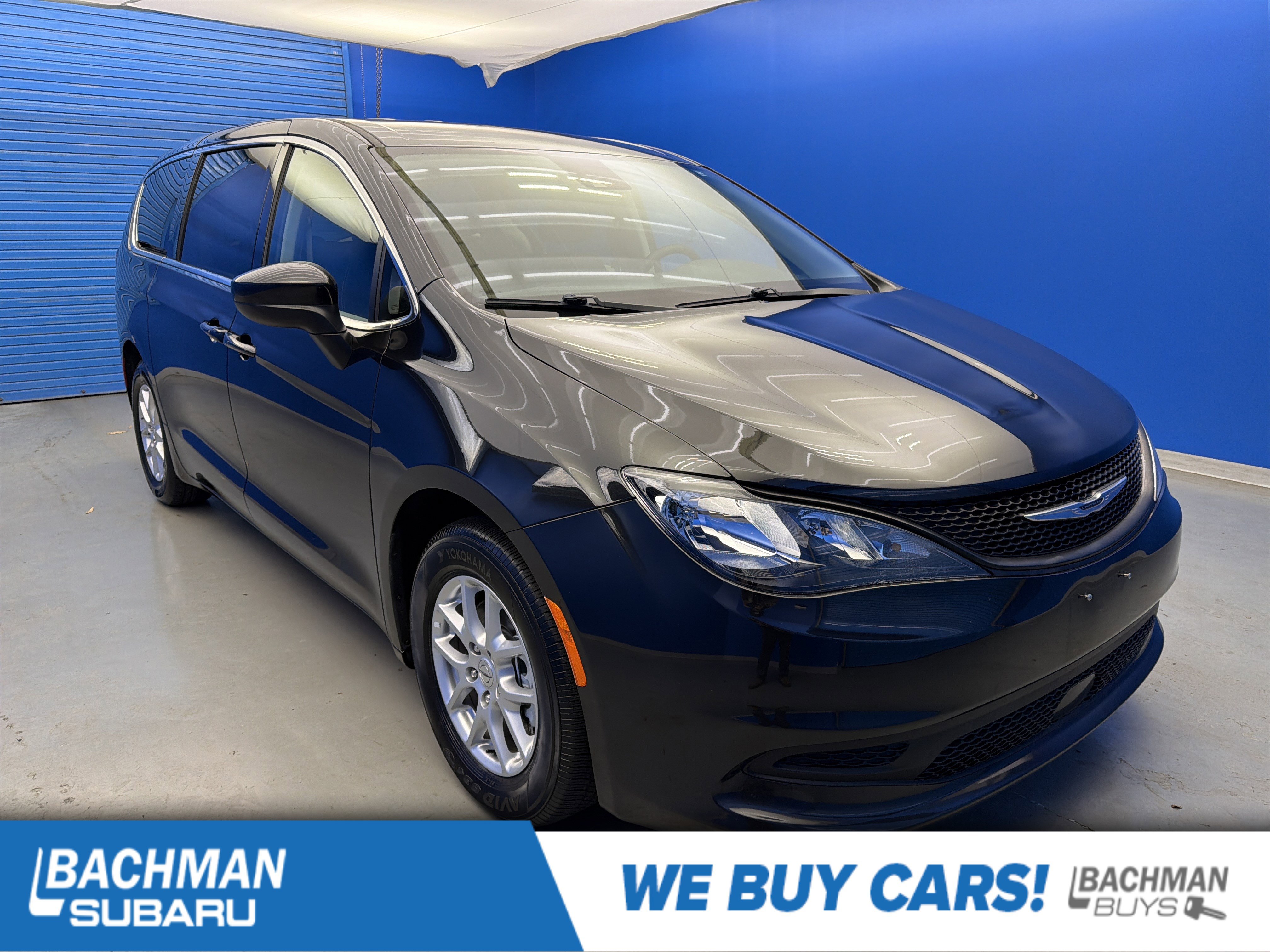 Used 2023 Chrysler Voyager LX image 1