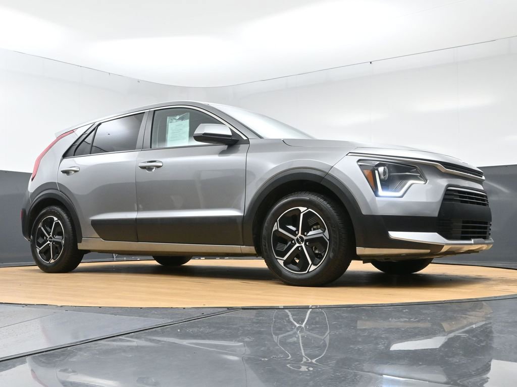 Used 2023 Kia Niro LX image 45