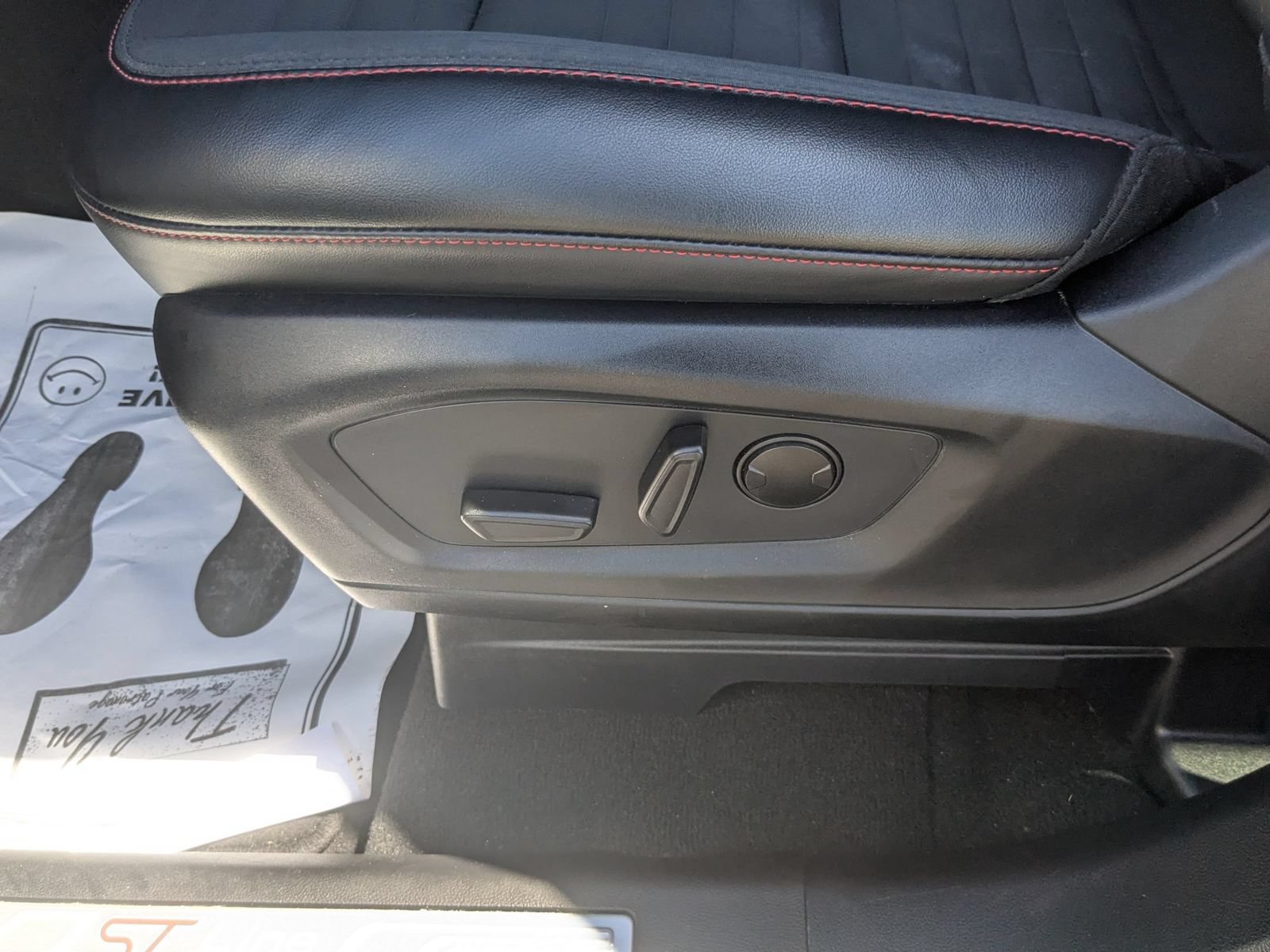 Used 2025 Ford Explorer ST-Line w/ ST-Line Street Pack AWD/4WD image 14
