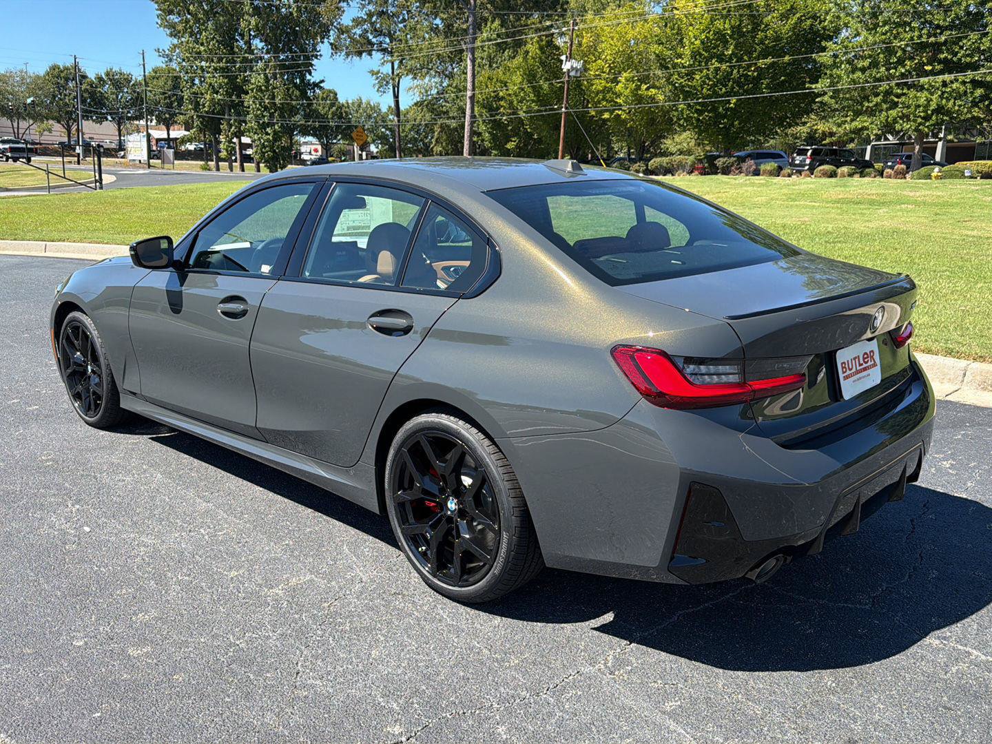 New 2026 BMW 330i Sedan w/ M Sport Package RWD image 4