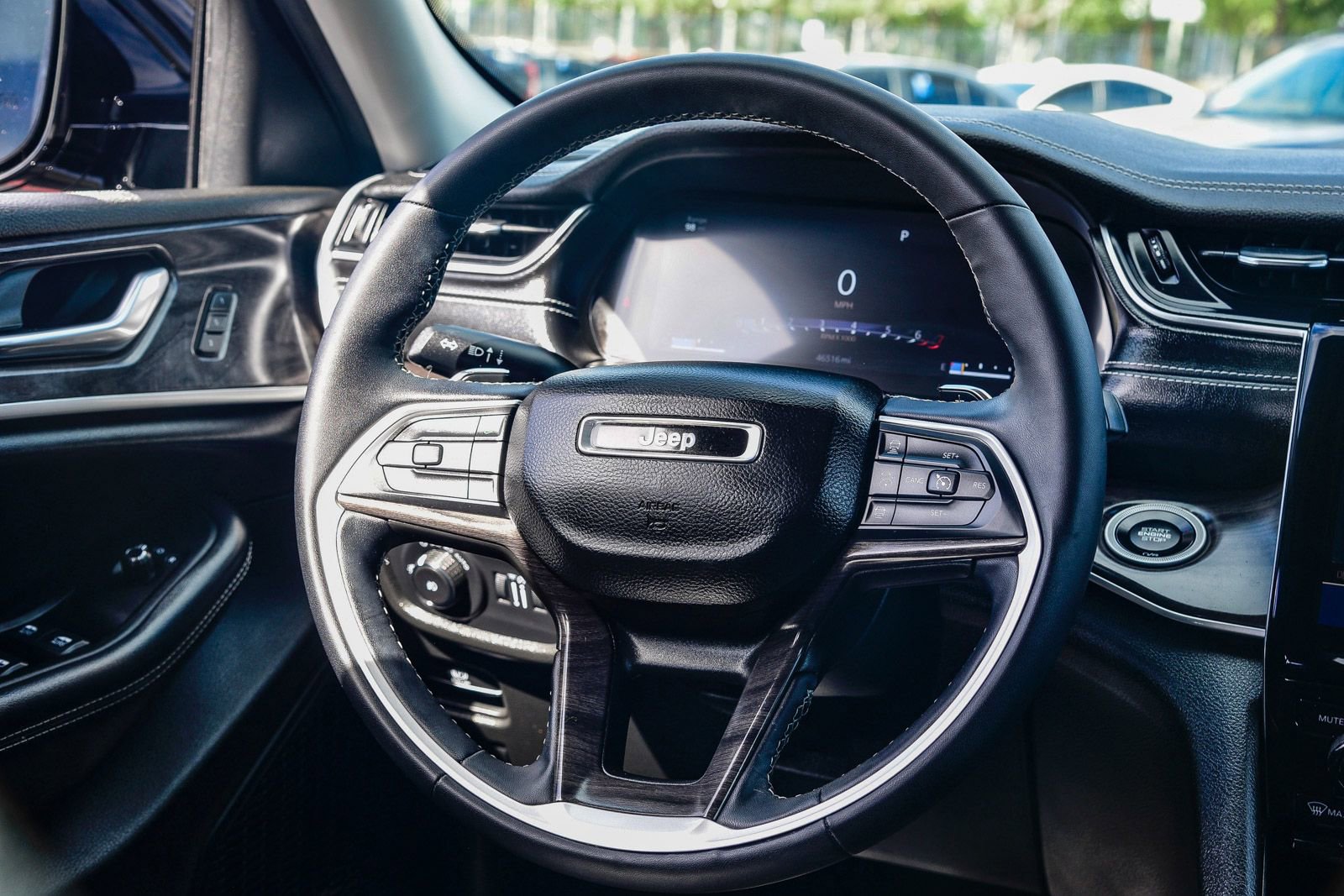 Used 2023 Jeep Grand Cherokee Limited w/ Black Appearance Package image 17