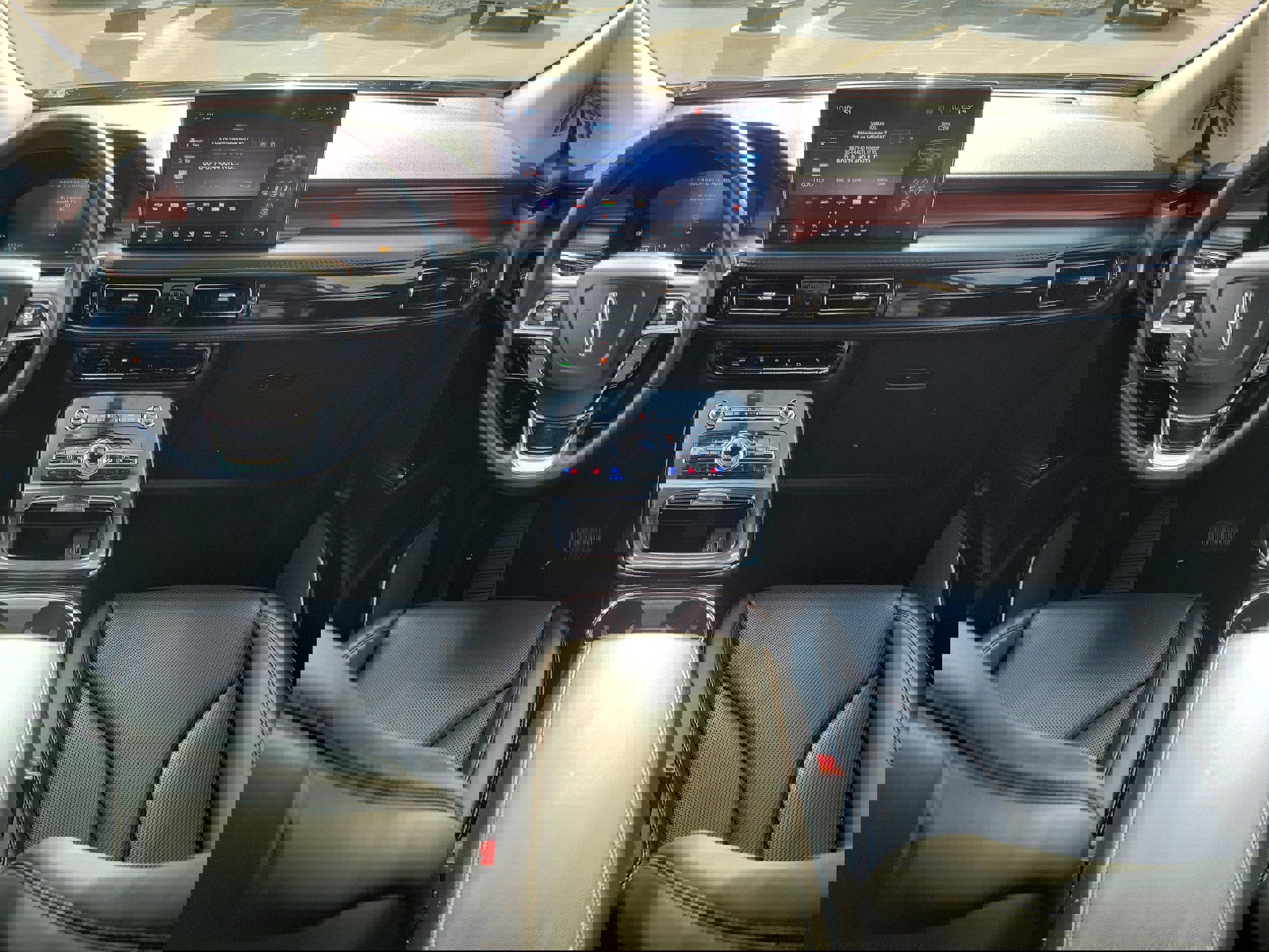 Used 2023 Lincoln Nautilus Reserve w/ Equipment Group 202A image 11