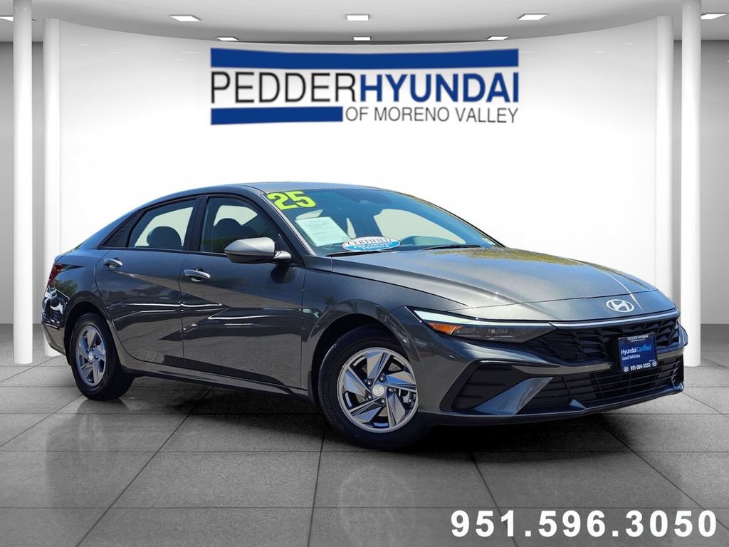 Certified 2025 Hyundai Elantra SE FWD image 1