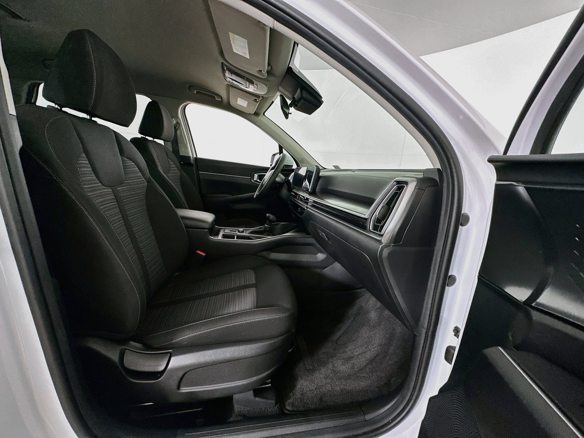 Used 2025 Kia Sorento LX FWD image 30