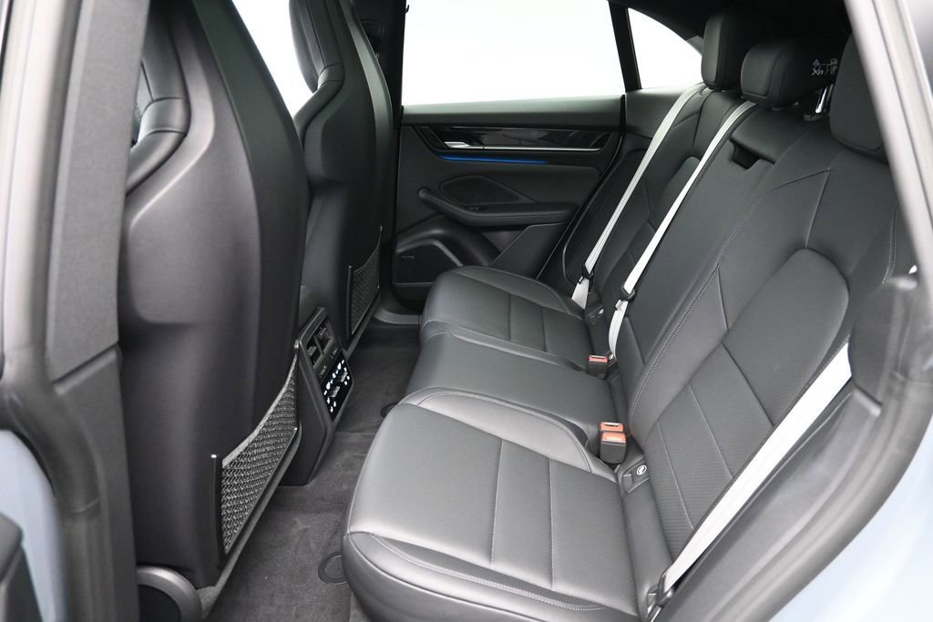 Certified 2025 Porsche Macan Electric RWD image 7