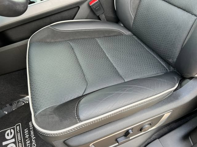 Used 2025 RAM 1500 Laramie w/ Advanced Safety Group II AWD/4WD image 15