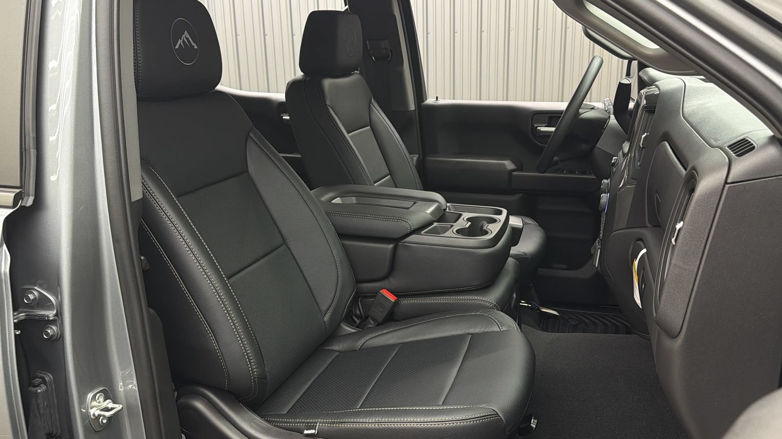 Used 2026 Chevrolet Silverado 1500 Custom Trail Boss w/ LPO, Dark Essentials Package AWD/4WD image 36