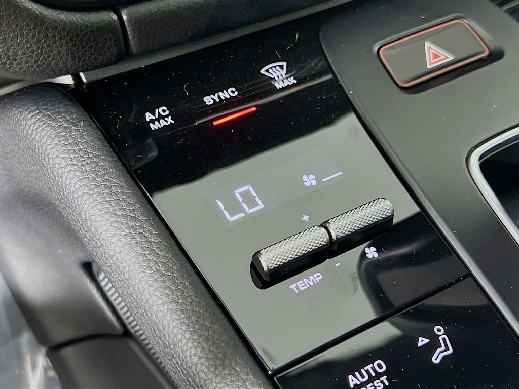 Certified 2026 Porsche Macan AWD/4WD image 18