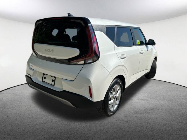 Used 2025 Kia Soul LX FWD image 14