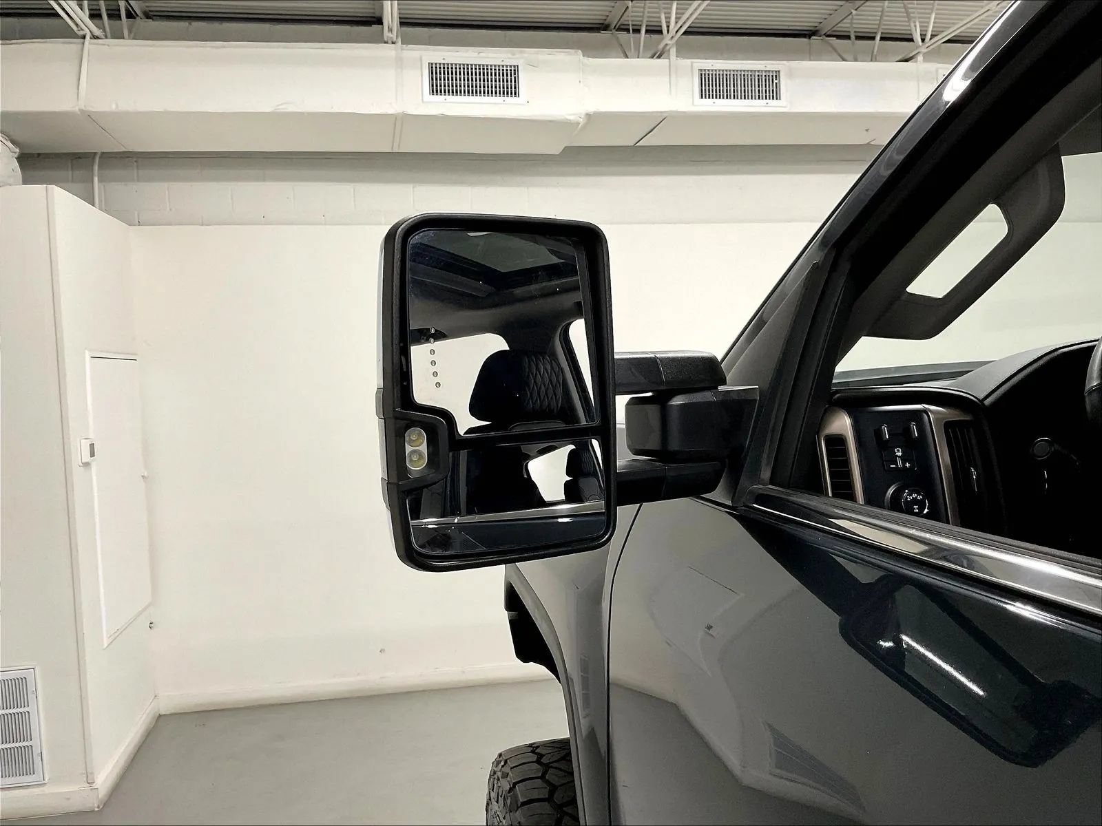 Used 2018 GMC Sierra 2500 Denali w/ Duramax Plus Package AWD/4WD image 40