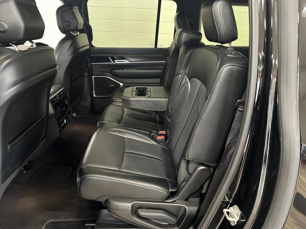 Certified 2024 Jeep Wagoneer L Series II w/ Flexible Seating Group image 38