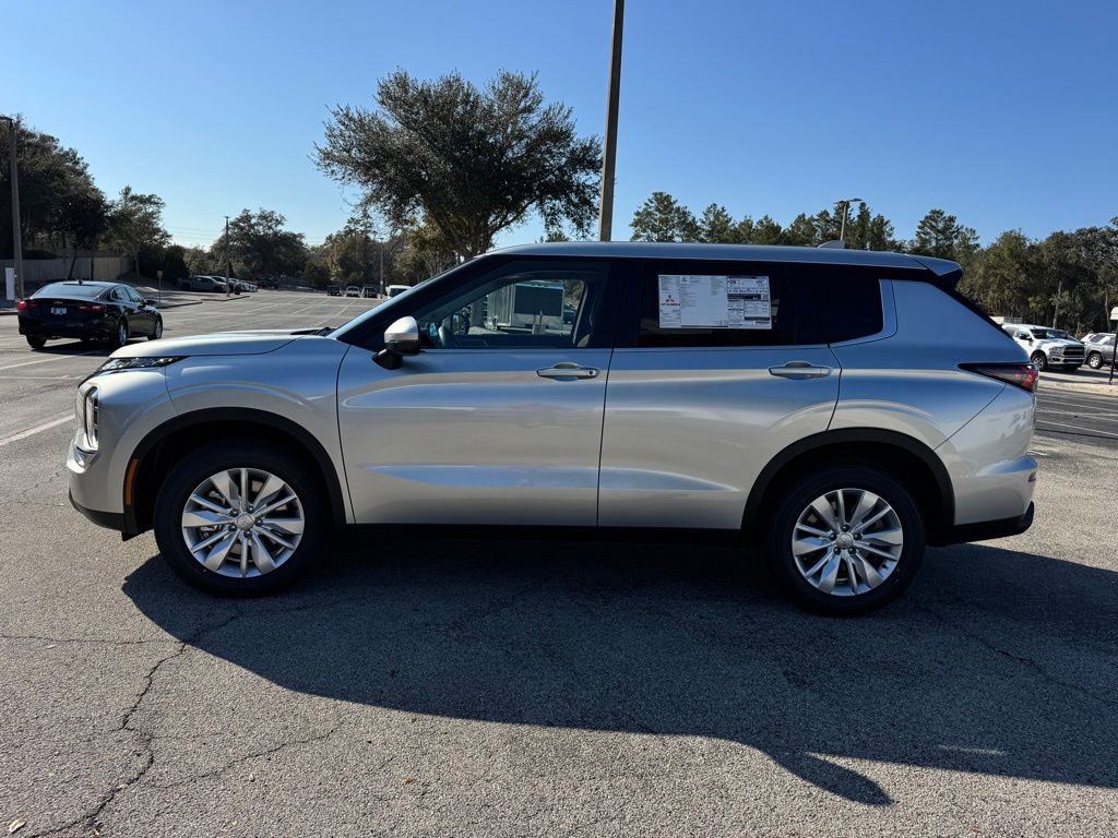 New 2026 Mitsubishi Outlander ES FWD image 4