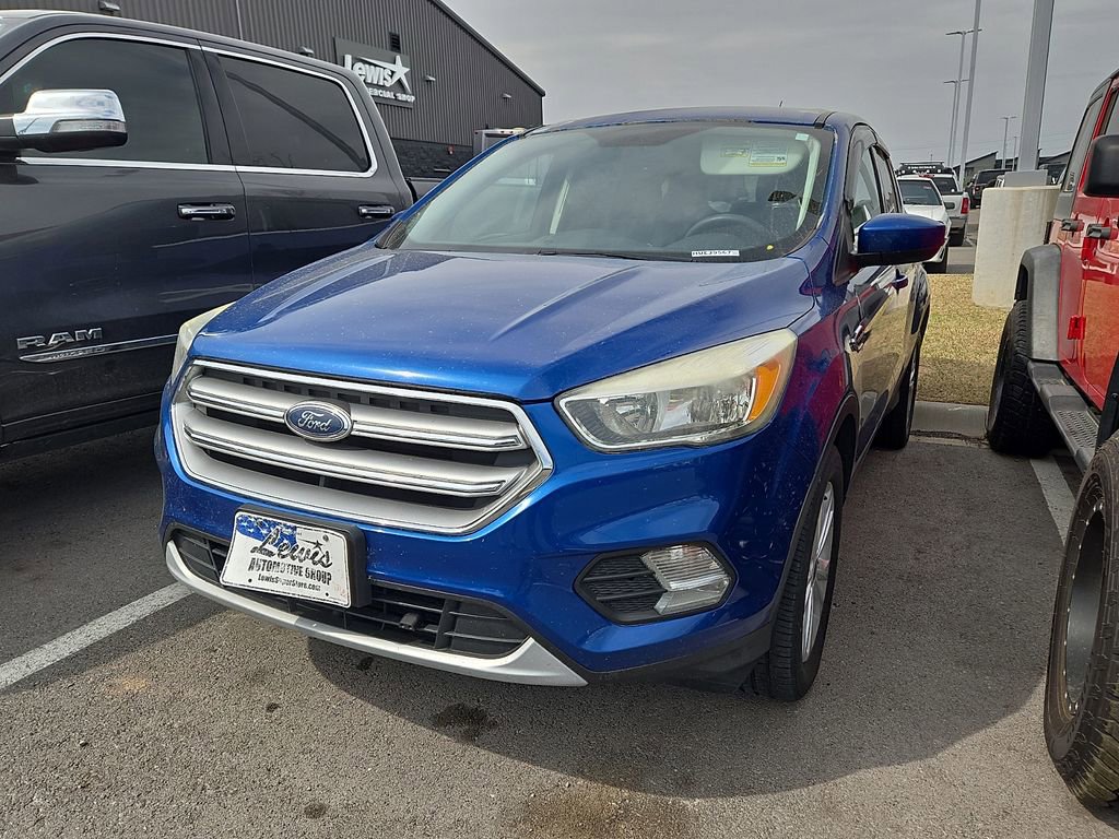 Used 2017 Ford Escape SE image 1