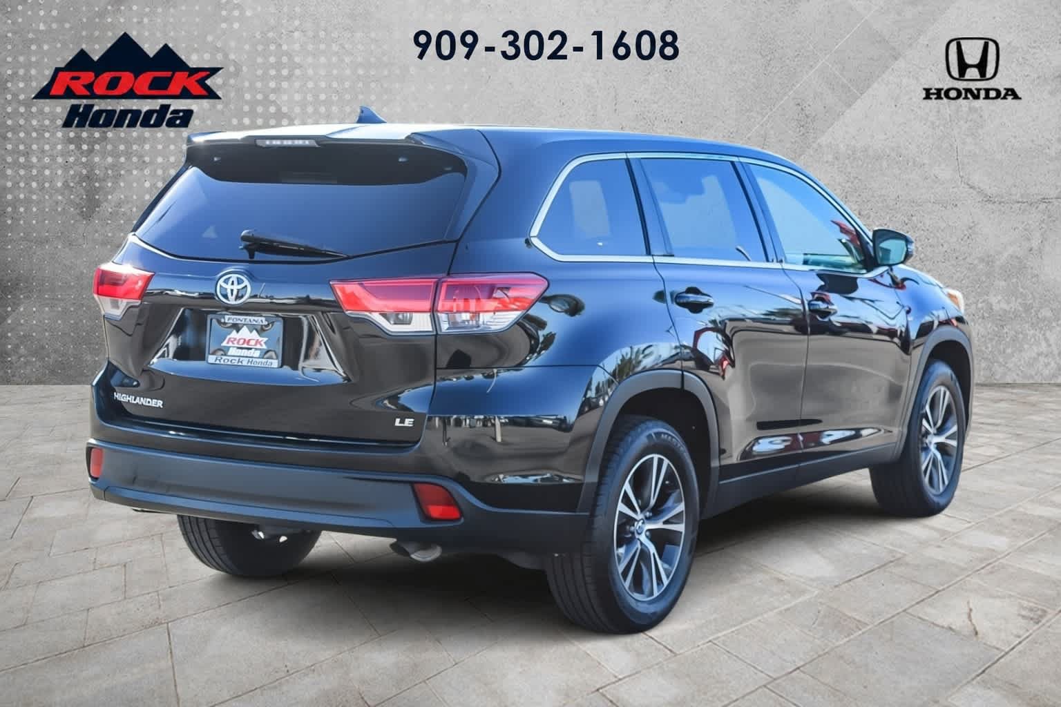 Used 2019 Toyota Highlander Plus FWD image 4