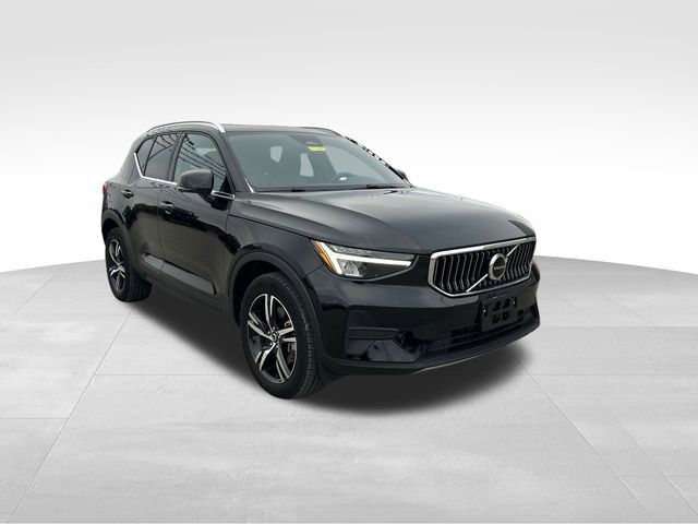 Used 2024 Volvo XC40 B5 Core image 7