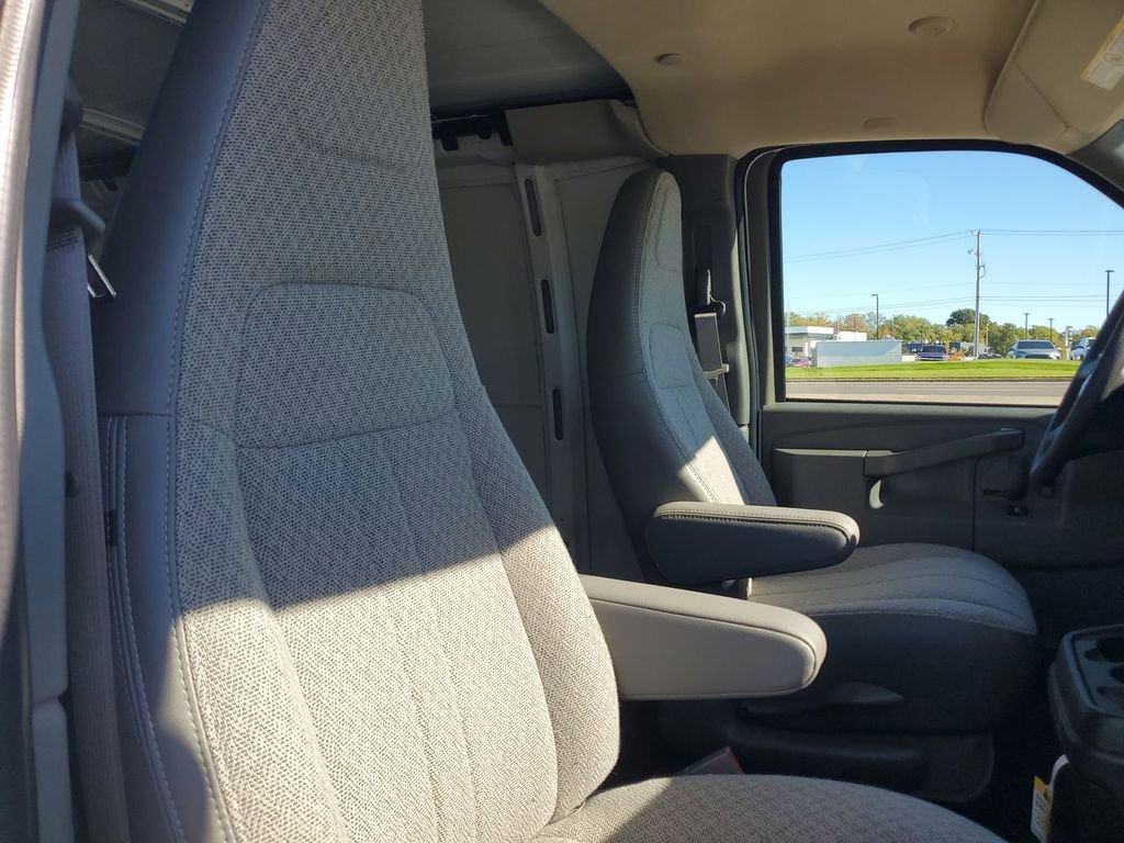 New 2025 GMC Savana 3500 Extended w/ Driver Convenience Package image 24