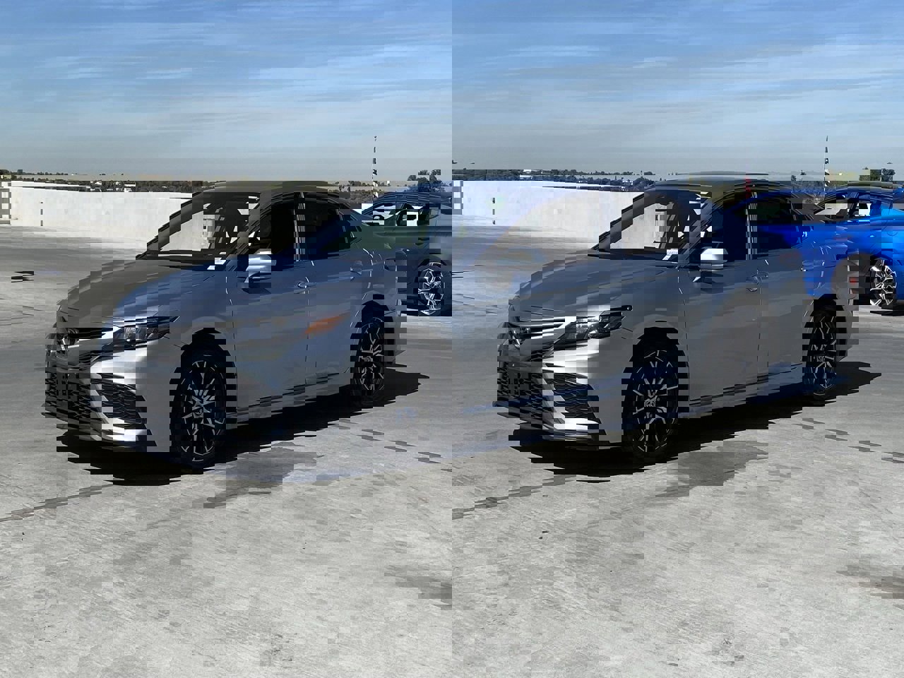 Used 2022 Toyota Camry SE image 4