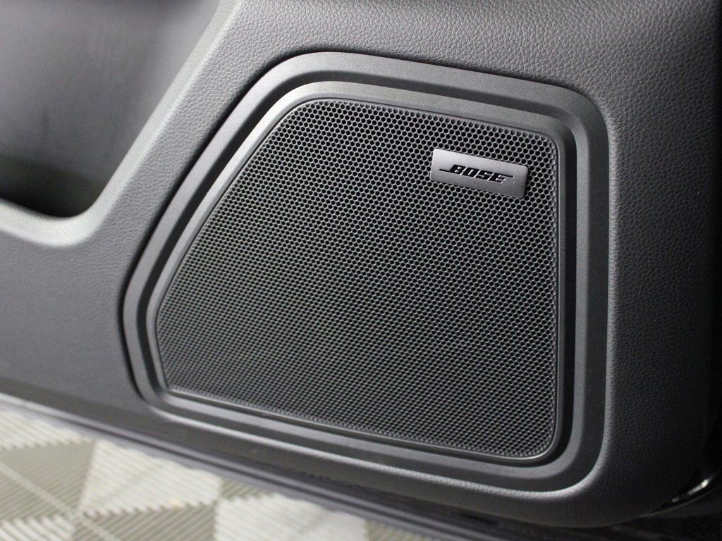 Certified 2025 Porsche Macan Turbo image 17