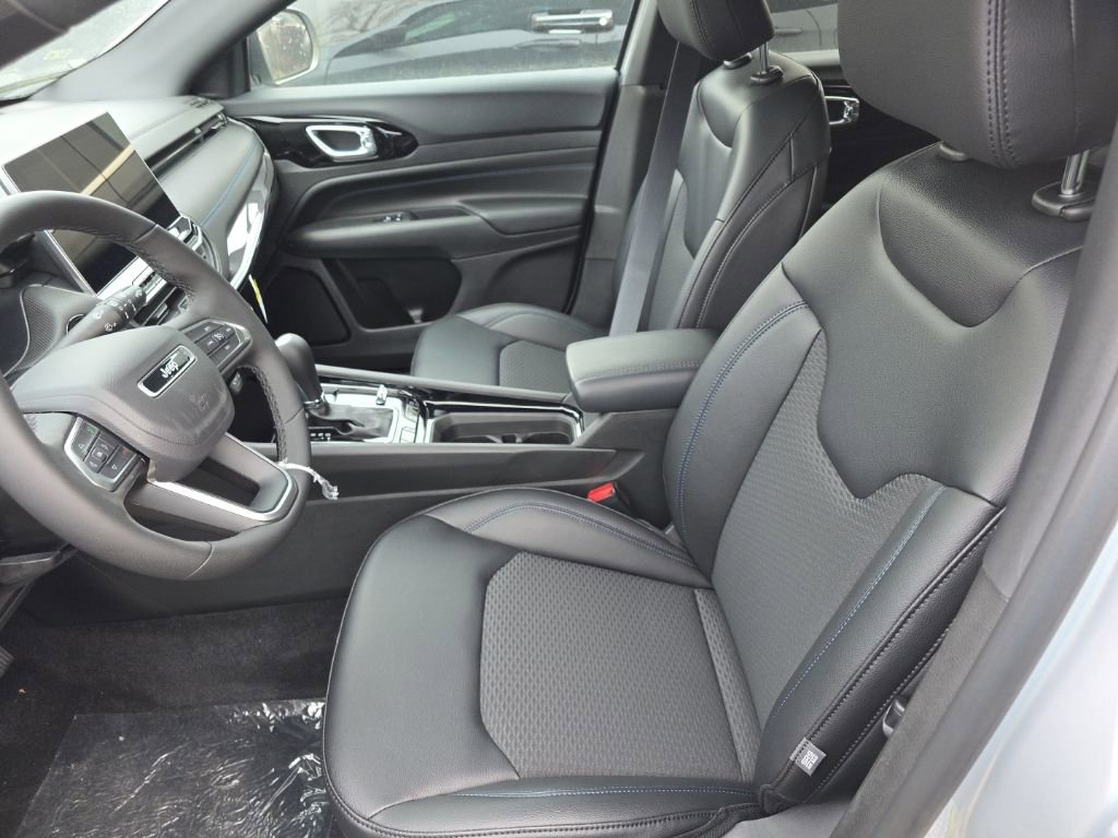 New 2026 Jeep Compass Latitude image 9